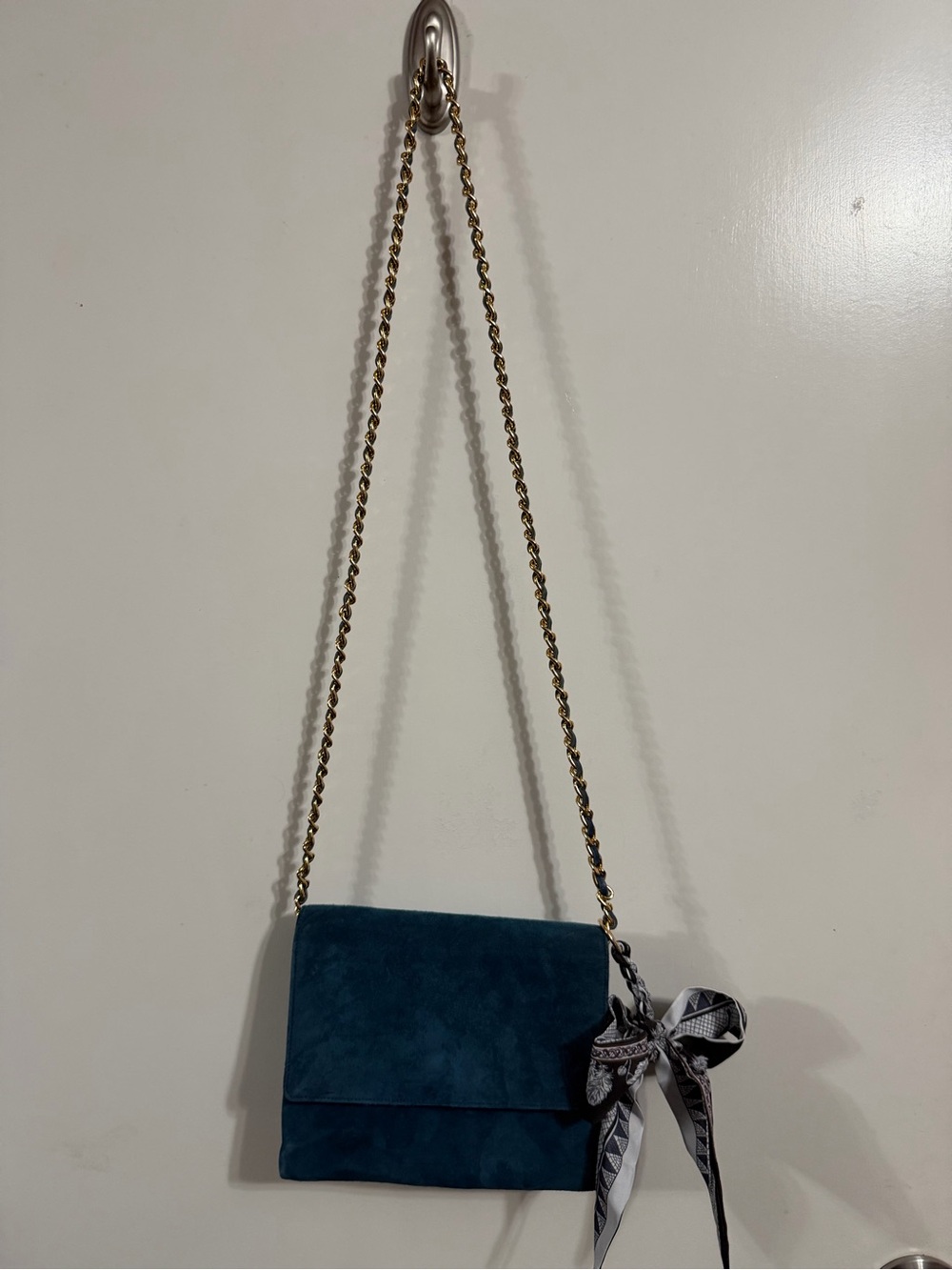 Vintage Bally Blue Suede Shoulder Bag Italy Gold Chain Crossbody Purse - Picture 4 of 15